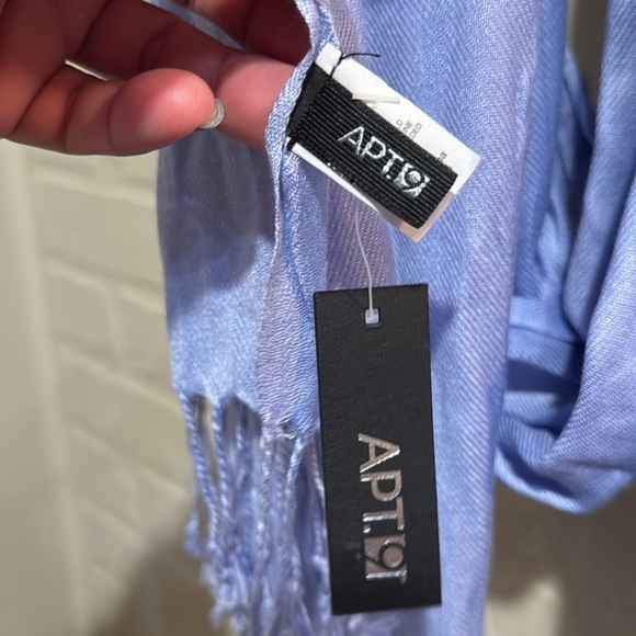 Elegant Light purple Scarf with Fringe NEW kohls Apt 9 wrap shrug - Picture 3 of 3